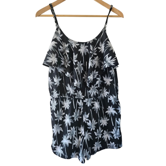 Arizona Jean Co Junior Black White Palm Tree Print Ruffle Bodice Romper, Size S - Picture 1 of 9